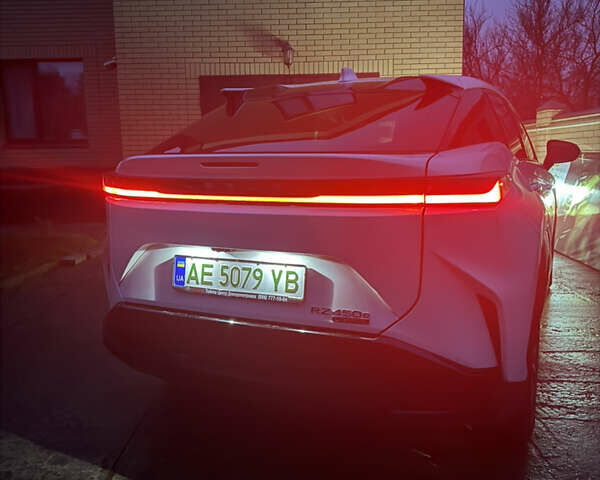 Белый Лексус RZ, объемом двигателя 0 л и пробегом 40 тыс. км за 37300 $, фото 23 на Automoto.ua