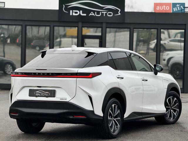 Белый Лексус RZ, объемом двигателя 0 л и пробегом 7 тыс. км за 37800 $, фото 14 на Automoto.ua