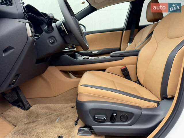 Белый Лексус RZ, объемом двигателя 0 л и пробегом 7 тыс. км за 37800 $, фото 38 на Automoto.ua