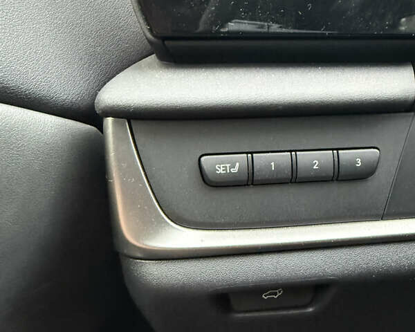 Белый Лексус RZ, объемом двигателя 0 л и пробегом 40 тыс. км за 37300 $, фото 15 на Automoto.ua