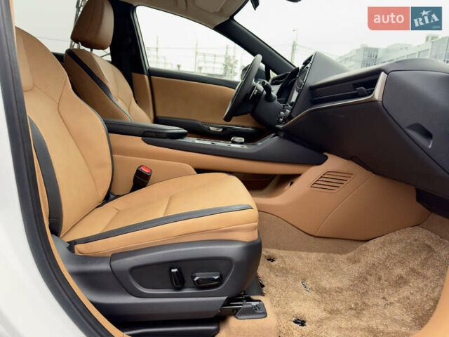 Белый Лексус RZ, объемом двигателя 0 л и пробегом 7 тыс. км за 37800 $, фото 56 на Automoto.ua