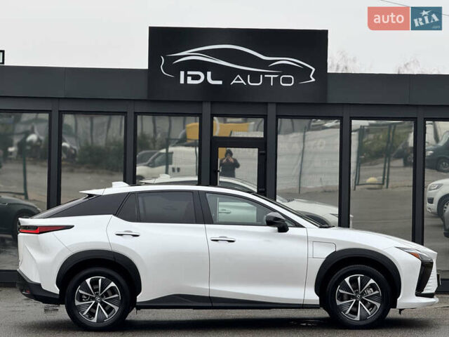 Белый Лексус RZ, объемом двигателя 0 л и пробегом 7 тыс. км за 37800 $, фото 13 на Automoto.ua