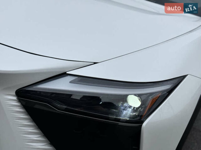 Белый Лексус RZ, объемом двигателя 0 л и пробегом 7 тыс. км за 37800 $, фото 30 на Automoto.ua