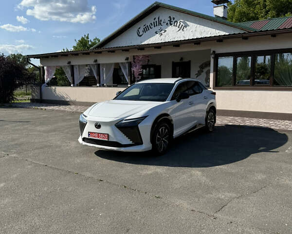 Белый Лексус RZ, объемом двигателя 0 л и пробегом 24 тыс. км за 39900 $, фото 3 на Automoto.ua