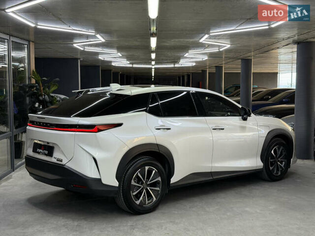 Білий Лексус RZ, об'ємом двигуна 0 л та пробігом 9 тис. км за 41900 $, фото 13 на Automoto.ua