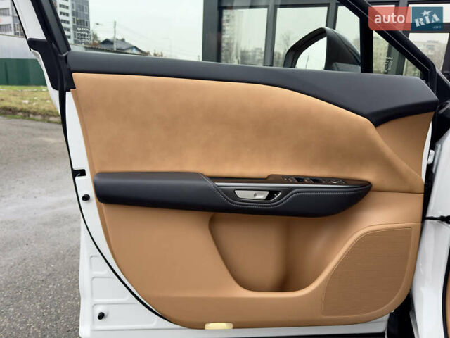 Белый Лексус RZ, объемом двигателя 0 л и пробегом 7 тыс. км за 37800 $, фото 36 на Automoto.ua