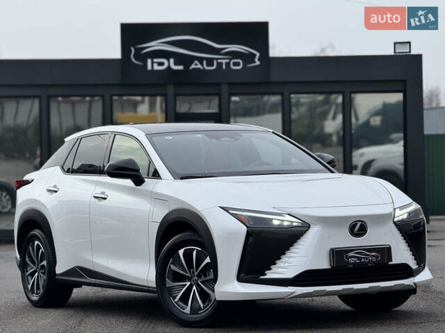 Белый Лексус RZ, объемом двигателя 0 л и пробегом 7 тыс. км за 37800 $, фото 8 на Automoto.ua