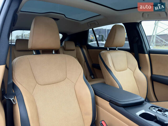 Белый Лексус RZ, объемом двигателя 0 л и пробегом 7 тыс. км за 37800 $, фото 58 на Automoto.ua