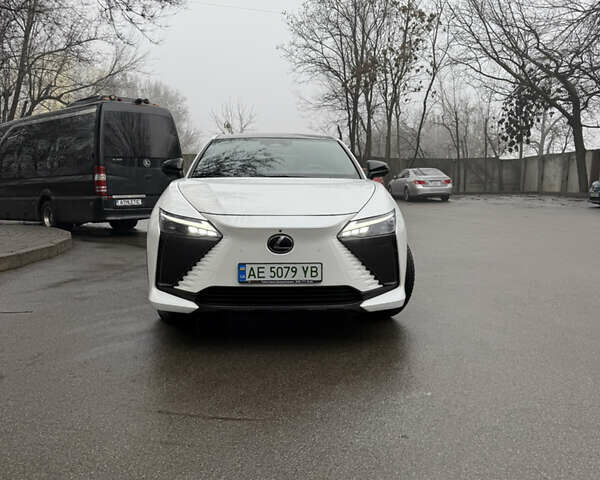 Белый Лексус RZ, объемом двигателя 0 л и пробегом 40 тыс. км за 37300 $, фото 1 на Automoto.ua