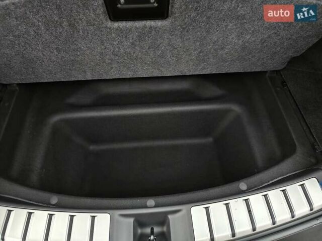 Белый Лексус RZ, объемом двигателя 0 л и пробегом 5 тыс. км за 40000 $, фото 5 на Automoto.ua