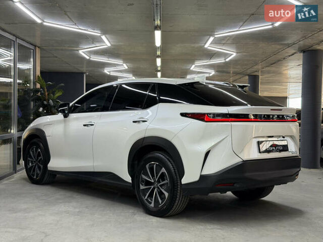 Білий Лексус RZ, об'ємом двигуна 0 л та пробігом 9 тис. км за 41900 $, фото 10 на Automoto.ua