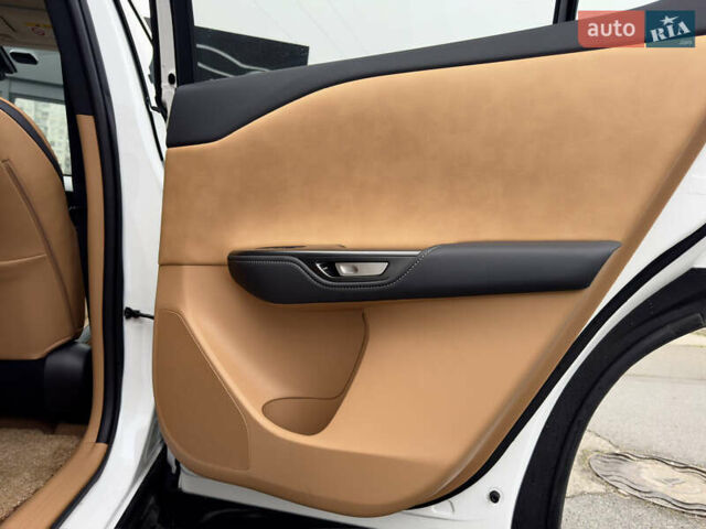 Белый Лексус RZ, объемом двигателя 0 л и пробегом 7 тыс. км за 37800 $, фото 48 на Automoto.ua