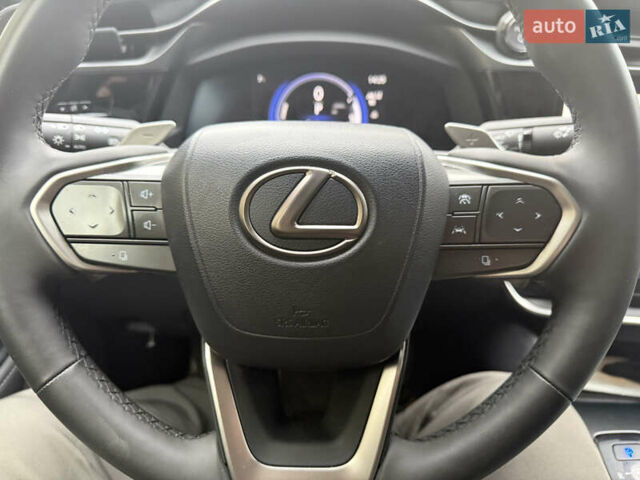 Белый Лексус RZ, объемом двигателя 0 л и пробегом 40 тыс. км за 37300 $, фото 14 на Automoto.ua
