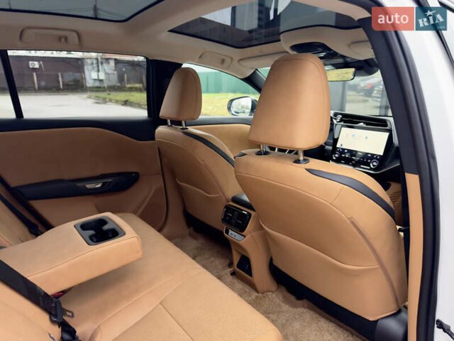 Белый Лексус RZ, объемом двигателя 0 л и пробегом 7 тыс. км за 37800 $, фото 52 на Automoto.ua