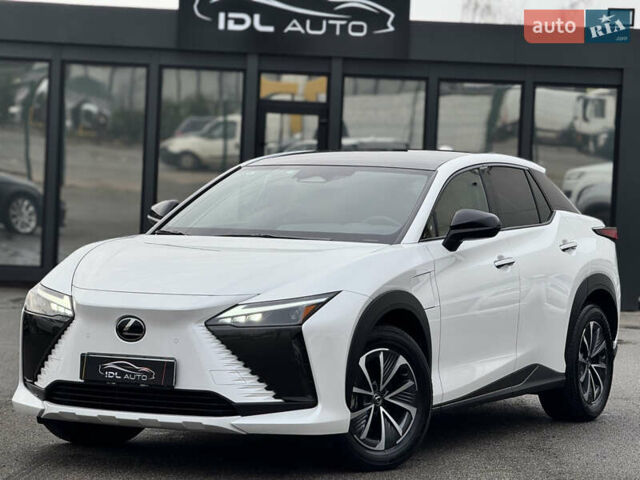 Белый Лексус RZ, объемом двигателя 0 л и пробегом 7 тыс. км за 37800 $, фото 2 на Automoto.ua