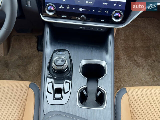 Белый Лексус RZ, объемом двигателя 0 л и пробегом 7 тыс. км за 37800 $, фото 64 на Automoto.ua