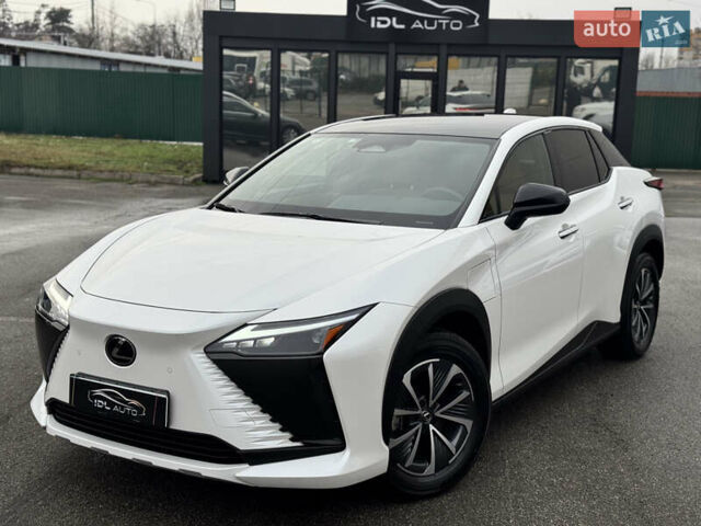 Белый Лексус RZ, объемом двигателя 0 л и пробегом 7 тыс. км за 37800 $, фото 3 на Automoto.ua