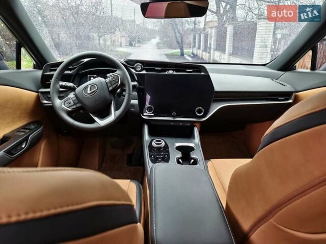 Белый Лексус RZ, объемом двигателя 0 л и пробегом 5 тыс. км за 40000 $, фото 8 на Automoto.ua