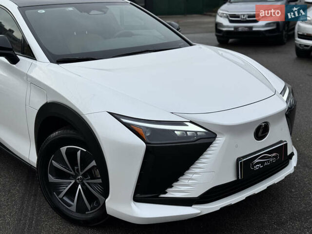 Белый Лексус RZ, объемом двигателя 0 л и пробегом 7 тыс. км за 37800 $, фото 10 на Automoto.ua