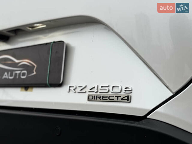 Белый Лексус RZ, объемом двигателя 0 л и пробегом 7 тыс. км за 37800 $, фото 19 на Automoto.ua