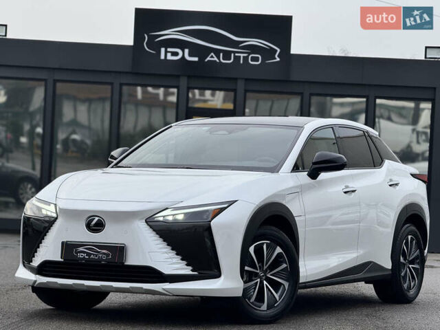 Белый Лексус RZ, объемом двигателя 0 л и пробегом 7 тыс. км за 37800 $, фото 1 на Automoto.ua