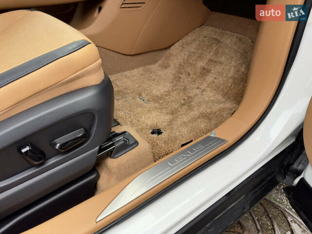 Белый Лексус RZ, объемом двигателя 0 л и пробегом 7 тыс. км за 37800 $, фото 57 на Automoto.ua