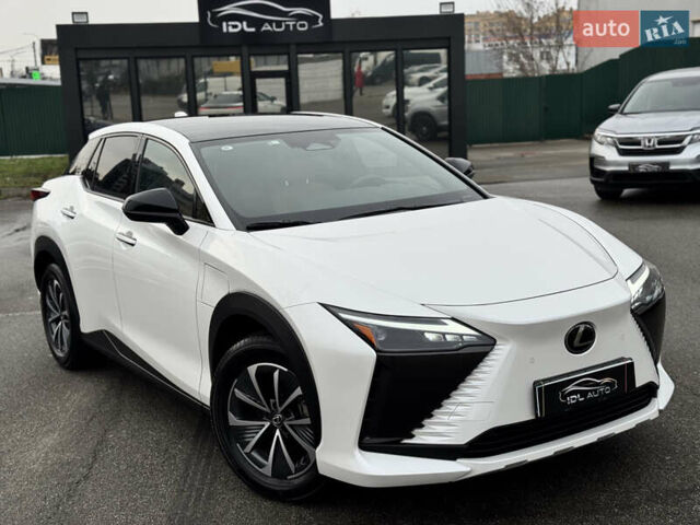 Белый Лексус RZ, объемом двигателя 0 л и пробегом 7 тыс. км за 37800 $, фото 9 на Automoto.ua