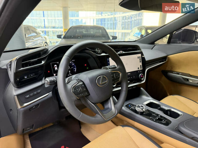 Білий Лексус RZ, об'ємом двигуна 0 л та пробігом 9 тис. км за 41900 $, фото 19 на Automoto.ua