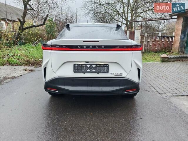 Белый Лексус RZ, объемом двигателя 0 л и пробегом 5 тыс. км за 40000 $, фото 3 на Automoto.ua