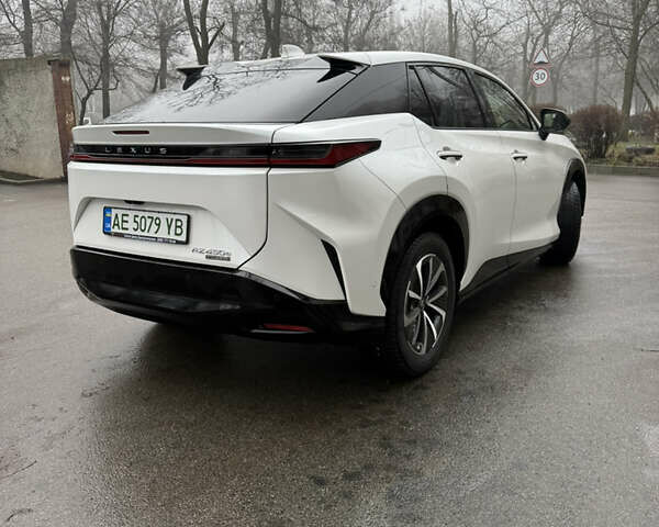 Белый Лексус RZ, объемом двигателя 0 л и пробегом 40 тыс. км за 37300 $, фото 6 на Automoto.ua