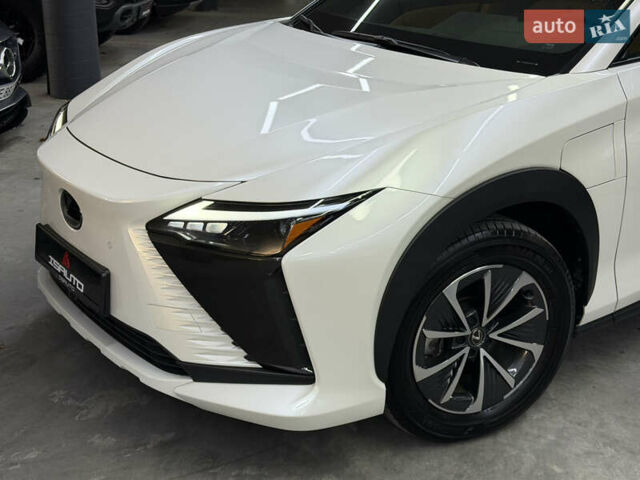 Білий Лексус RZ, об'ємом двигуна 0 л та пробігом 9 тис. км за 41900 $, фото 7 на Automoto.ua