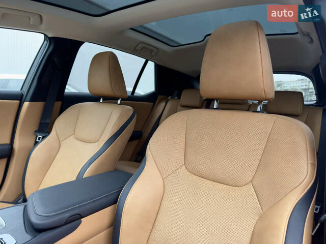 Белый Лексус RZ, объемом двигателя 0 л и пробегом 7 тыс. км за 37800 $, фото 40 на Automoto.ua