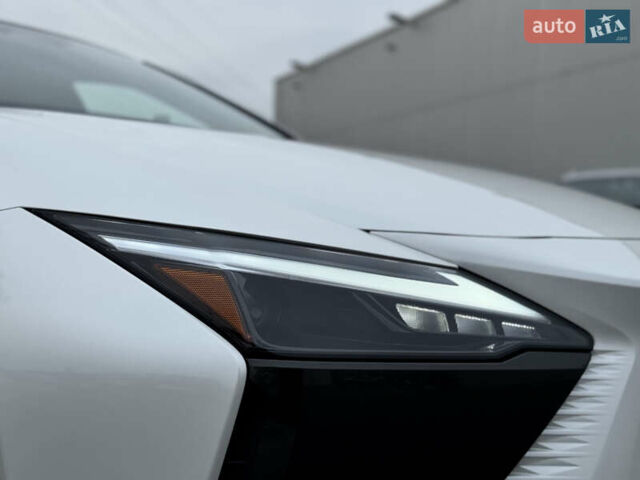 Белый Лексус RZ, объемом двигателя 0 л и пробегом 7 тыс. км за 37800 $, фото 12 на Automoto.ua