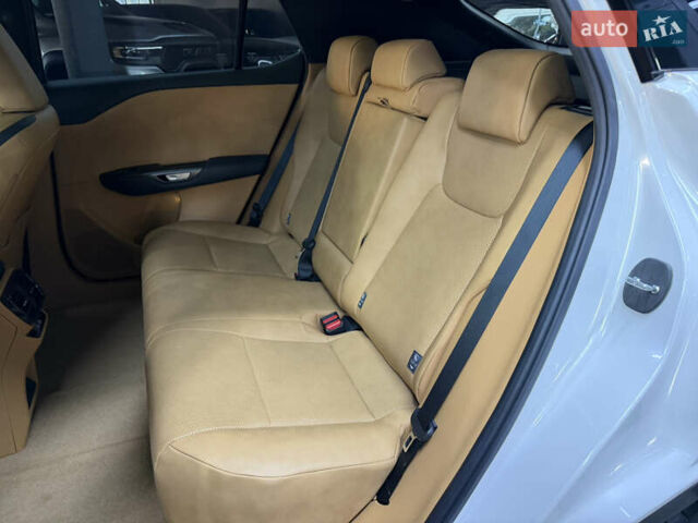 Білий Лексус RZ, об'ємом двигуна 0 л та пробігом 9 тис. км за 41900 $, фото 21 на Automoto.ua