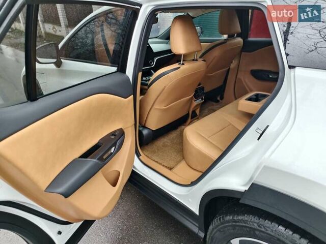 Белый Лексус RZ, объемом двигателя 0 л и пробегом 5 тыс. км за 40000 $, фото 7 на Automoto.ua