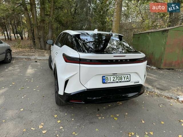 Белый Лексус RZ, объемом двигателя 0 л и пробегом 4 тыс. км за 52900 $, фото 5 на Automoto.ua