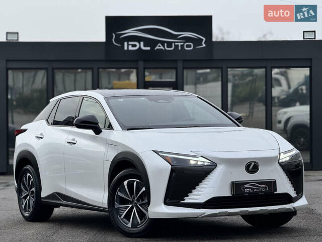 Белый Лексус RZ, объемом двигателя 0 л и пробегом 7 тыс. км за 37800 $, фото 7 на Automoto.ua