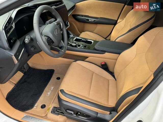 Белый Лексус RZ, объемом двигателя 0 л и пробегом 4 тыс. км за 52900 $, фото 14 на Automoto.ua