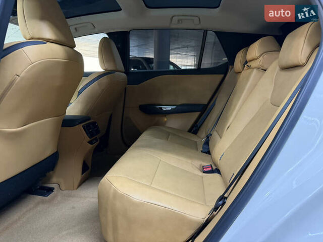 Білий Лексус RZ, об'ємом двигуна 0 л та пробігом 9 тис. км за 41900 $, фото 23 на Automoto.ua