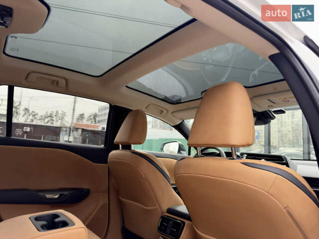 Белый Лексус RZ, объемом двигателя 0 л и пробегом 7 тыс. км за 37800 $, фото 51 на Automoto.ua