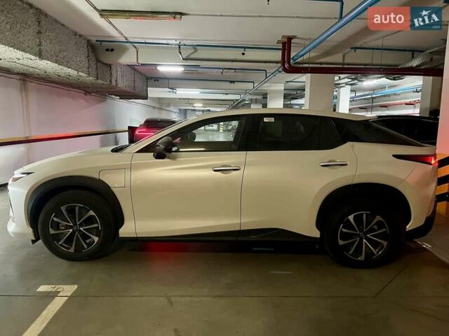 Білий Лексус RZ, об'ємом двигуна 0 л та пробігом 2 тис. км за 42000 $, фото 4 на Automoto.ua
