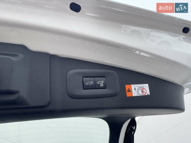 Белый Лексус RZ, объемом двигателя 0 л и пробегом 7 тыс. км за 37800 $, фото 47 на Automoto.ua