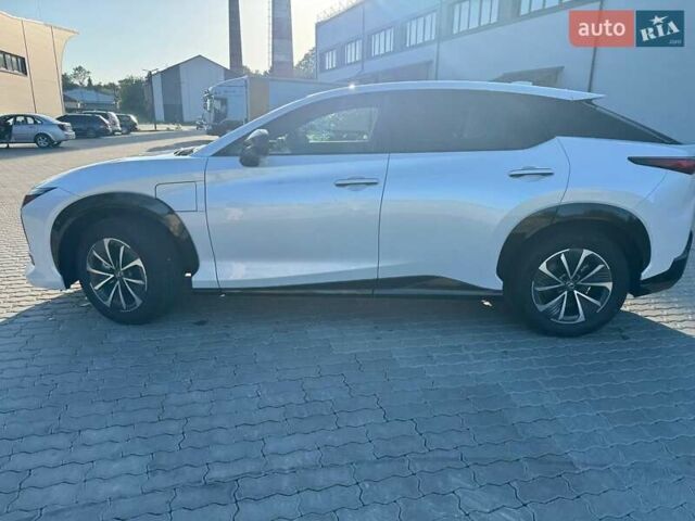 Лексус RZ 2024 у Трускавце на Automoto.ua Білий Лексус RZ, об'ємом двигуна 0 л та пробігом 1 тис. км за 38500 $, фото 1 на Automoto.ua