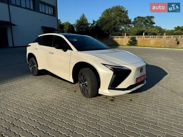 Белый Лексус RZ, объемом двигателя 0 л и пробегом 1 тыс. км за 38900 $, фото 11 на Automoto.ua