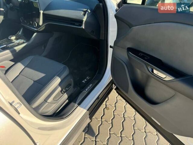 Лексус RZ 2024 у Трускавце на Automoto.ua Білий Лексус RZ, об'ємом двигуна 0 л та пробігом 1 тис. км за 38500 $, фото 19 на Automoto.ua