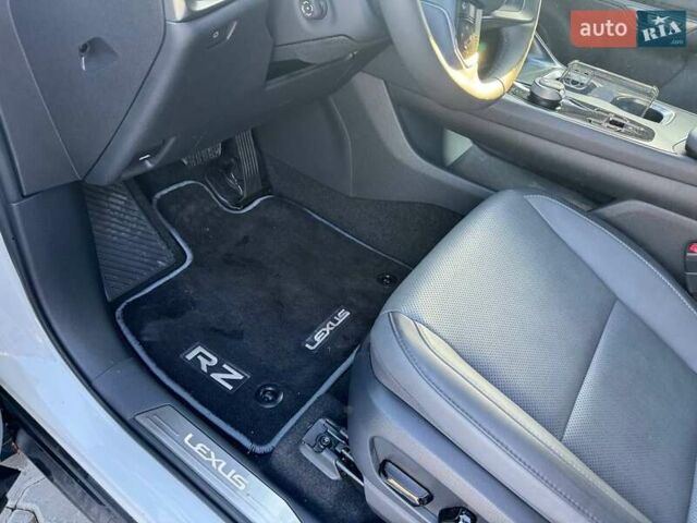 Лексус RZ 2024 у Трускавце на Automoto.ua Білий Лексус RZ, об'ємом двигуна 0 л та пробігом 1 тис. км за 38500 $, фото 31 на Automoto.ua