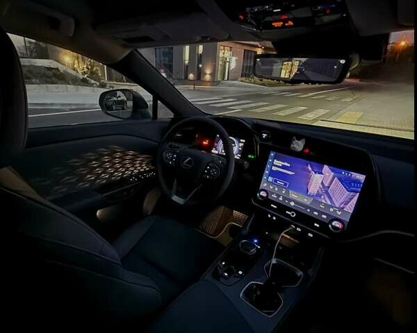 Белый Лексус RZ, объемом двигателя 0 л и пробегом 1 тыс. км за 38900 $, фото 2 на Automoto.ua
