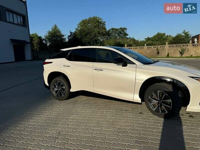 Белый Лексус RZ, объемом двигателя 0 л и пробегом 1 тыс. км за 38900 $, фото 13 на Automoto.ua