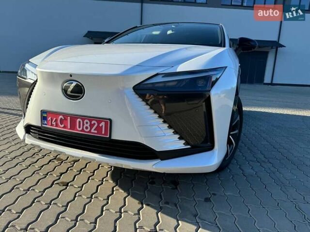 Белый Лексус RZ, объемом двигателя 0 л и пробегом 1 тыс. км за 38900 $, фото 14 на Automoto.ua