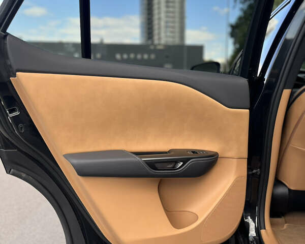 Черный Лексус RZ, объемом двигателя 0 л и пробегом 11 тыс. км за 42500 $, фото 11 на Automoto.ua